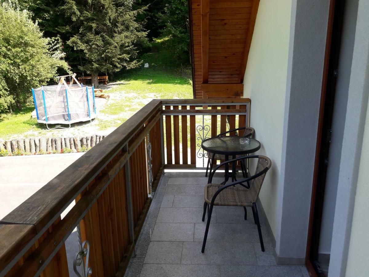 Simnovi Apartmaji - Surrounded By Nature カムニーク エクステリア 写真