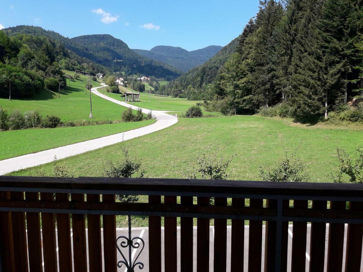 Simnovi Apartmaji - Surrounded By Nature カムニーク エクステリア 写真