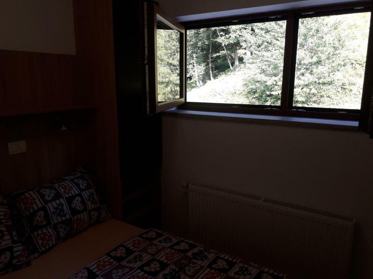 Simnovi Apartmaji - Surrounded By Nature カムニーク エクステリア 写真