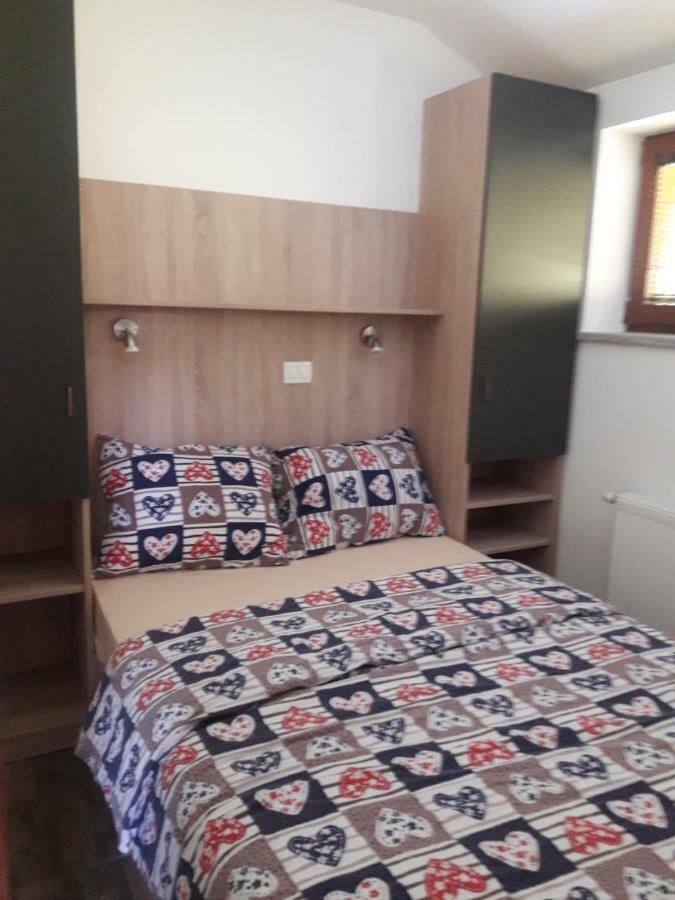 Simnovi Apartmaji - Surrounded By Nature カムニーク エクステリア 写真