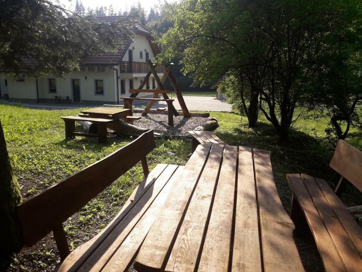 Simnovi Apartmaji - Surrounded By Nature カムニーク エクステリア 写真